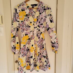 Floral short dress with long sleeves